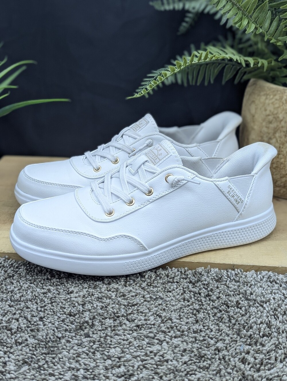Skechers Women's Size 8.5 Hands Free Slip-ins Skip Cute - B Classic Shoes Casual